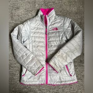 The north face girls 7-8 reversible puffer jacket. Pink and silver grey